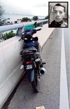  ??  ?? KEADAAN motosikal Nor Azli (gambar kecil) yang maut dalam kemalangan jalan raya selepas terbabas dan melanggar tiang lampu.