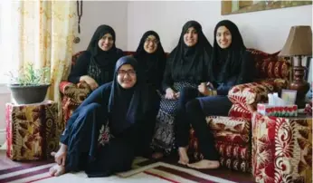  ?? GALIT RODAN PHOTOS FOR THE TORONTO STAR ?? The Azmi sisters at home in Toronto. From left: Husnah, 20, Sajidah, 17, Haleemah, 16, Asiyah, 24, and Nuha, 22.