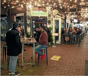  ?? ROBERT KITCHIN/STUFF ?? Wellington’s outdoor dining areas located on public land may need to be smokefree by next year.