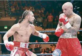  ??  ?? Keith Thurman tuvo que superar momentos difíciles tras ser herido por un golpe al cuerpo, para noquear en siete rounds a Luis Collazo.