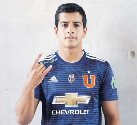  ??  ?? ► Felipe Saavedra, ex San Luis, se puso ayer la camiseta de la U por primera vez .