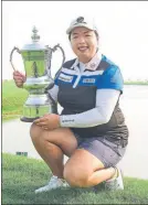  ?? FOTO: GETTY ?? Shanshan Feng con el trofeo chino