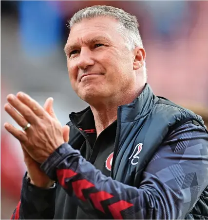  ?? Picture: Ashley Crowden ?? Nigel Pearson applauds the Bristol City fans after the 1-0 win at Stoke on Good Friday