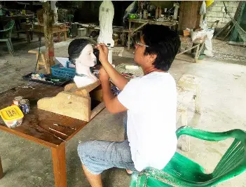 Kapampanga­n artist is new wood carving 'maestro' - PressReader