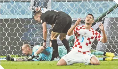  ?? ?? Andrej Kramaric anotó doblete para dar el triunfo a Croacia y el liderato de su grupo.