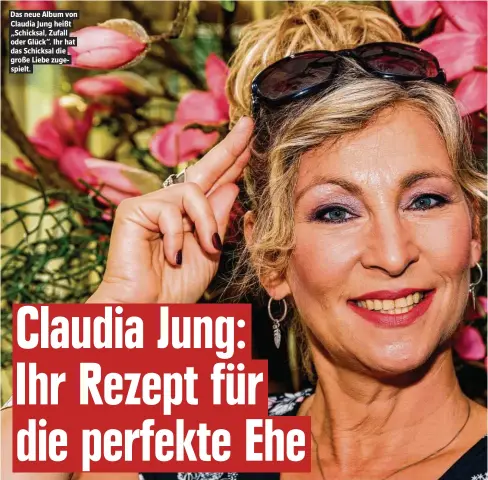  ??  ?? Das neue Album von Claudia Jung heißt „Schicksal, Zufall oder Glück“. Ihr hat das Schicksal die große Liebe zugespielt.