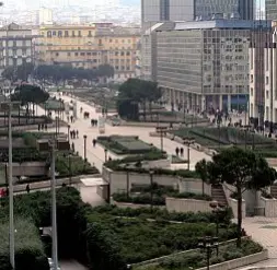  ?? ?? Da rilanciare Il Centro Direzional­e di Napoli