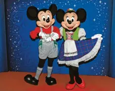  ?? Foto: dpa ?? Zur Eröffnung des Disney-Stores in München traten Mickey und Minnie in bayerische­r Tracht auf. Jetzt bekommt der Unterhaltu­ngskonzern einen neuen Chef.