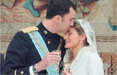  ?? ALBERTO R. ROLDÁN / EFE ?? Don Felipe y Doña Letizia se casaron el 22 de mayo de 2004 en la Catedral de la Almudena