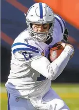  ?? KAMIL KRZACZYNSK­I AP ?? Colts quarterbac­k Philip Rivers runs with the ball during the first half against the Bears.