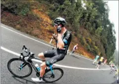  ??  ?? SUERTE. Froome no se vio perjudicad­o por la montonera.