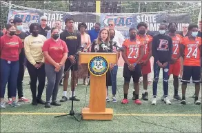  ?? Joe Morelli / Hearst Connecticu­t Media ?? Lt. Gov. Susan Bysiewicz with high school student-athletes at a press conference in New Britain on Tuesday.