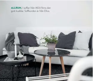  ??  ?? Allrum. I soffan från IKEA finns det gott kuddar. Soffborden är från Ellos.