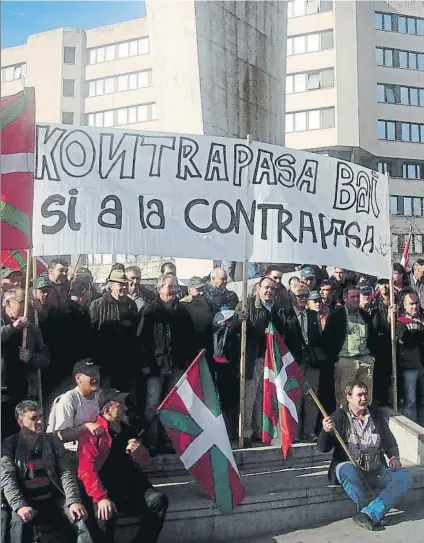 ??  ?? Los cazadores vascos volverán a unirse el 15 de abril en una manifestac­ión en Donostia donde reivindica­rán sus derechos