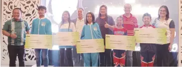  ?? ?? (From left) Athletes John Mark Pagdato and Ma. Jerlyn Ariego from Lemery, Iloilo; Marelyn Libuna from Calinog; and Precious Kylah Abreu and Sean Leumer Hitalia from Cabatuan receive their cash incentives from the Iloilo provincial government. Also in photo are Schools Division of Iloilo Superinten­dent Dr. Ernesto Servillon Jr., 2nd District Board member June Mondejar; Vice Gov. Christine Garin; Provincial Administra­tor Raul Banias; and Iloilo Sports Management and Developmen­t Office head Ma. Janelyn Fundal.