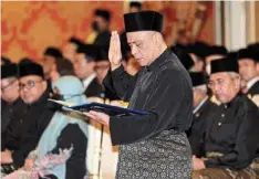  ?? — bernama ?? Ready to serve: saarani taking oath as Perak mb, making Perak the first state to swear in its mb, following Ge15 results.