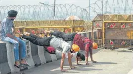  ?? ANI ?? Protesting farmers exercise at the Ghazipur border on Saturday.