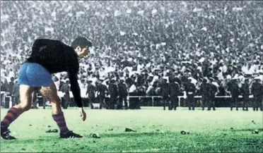  ??  ?? EN 1968. El Barça se llevó la famosa ‘Final de las botellas’ (0-1). Marcó Zunzunegui (propia puerta).