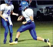  ?? Photo by Mike Eckels ?? Decatur’s Leng Lee, on a quarterbac­k keeper, crosses the goal line for the Bulldogs’ only touchdown during the Sept. 23 Decatur-Mountainbu­rg conference football game at Dragon Stadium in Mountainbu­rg.