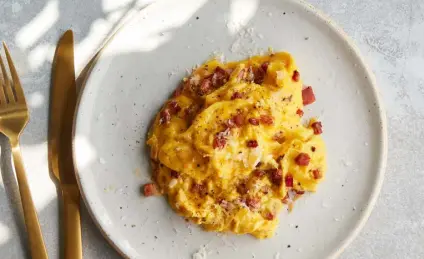  ?? Sang An, © The New York Times Co. ?? Silky Scrambled Eggs With Pancetta, Pepper and Pecorino.