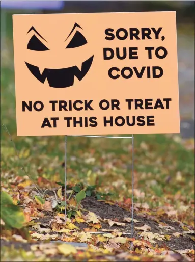  ?? H John Voorhees III / Hearst Connecticu­t Media ?? Some residents have placed signs in their yards to discourage trick-or-treating this Halloween.