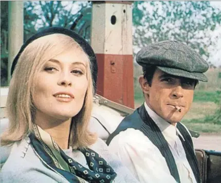  ??  ?? Faye Dunaway y Warren Beatty, como Bonnie Parker y Clyde Barrow, en el filme que los encumbró en 1967