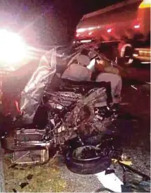  ?? PIX COURTESY OF PAHANG FIRE AND RESCUE DEPT/ READER ?? The scene of the accident at Km132 of the East Coast Expressway in Temerloh on Tuesday.