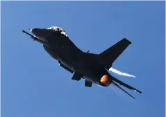  ?? PHOTO: STEPHEN JAQUIERY ?? Too low, too close . . . A United States Air Force F16 flies at the Warbirds Over Wanaka air show.