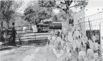  ?? PRODUCER]
[PHOTO BY KORI CASEY, PROVIDED BY SEMINOLE ?? Seminole County Deputy Steve Williams guards the scene at the home of Rex and Rebecca Clark, the suspects who were arrested in connection with the 2006 disappeara­nce of Colton Clark.