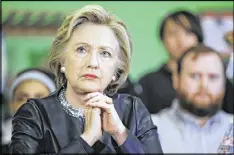  ?? MATT ROURKE / ASSOCIATED PRESS ?? Democratic presidenti­al candidate Hillary Clinton takes part in a discussion during a campaign stop Saturday at the Orangeside On Temple cafe in New Haven, Connecticu­t.