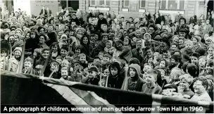  ?? ?? A photograph of children, women and men outside Jarrow Town Hall in 1960