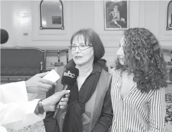  ??  ?? Iranian-Canadian professor Homa Hoodfar, left, speaks to the media in Muscat airport, Oman, after being released by Iranian authoritie­s on Monday.