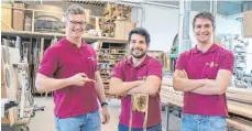  ?? FOTO: PAULINE SCHEFFER ?? Felix Scheffer, Frederik Schmid und Robin Brandt sind die Gründer von Perfect Pallets in Illertisse­n.