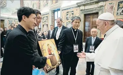  ?? STRINGER / AFP ?? El Papa, durante el acto de recepción de los participan­tes en el simposio antinuclea­r