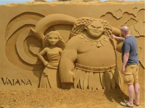  ?? FOTO ZANDSCULPT­URENFESTIV­AL ?? Ook de nieuwe Disneyheld­en uit Vaiana zijn er bij in Oostende.