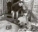  ?? Yi-Chin Lee / Staff photograph­er ?? Jacob Chapa dumps water pumped out of his mother-in-law’s house on Feb. 16 after her pipes burst.