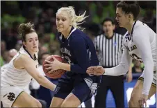  ?? ROBERT FRANKLIN - THE ASSOCIATED PRESS ?? Villanova’s Alex Louin, center, drives between a pair of Notre Dame defenders during the 2018 NCAA tournament, Louin’s final collegiate game. Louin is in her third season of a successful European career.