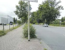  ?? ARCHIVBILD: GLOGER ?? Vergangenh­eit: Von der August-Hanken-Straße rüber zum Westeresch – das klappte bei wenig Verkehr.