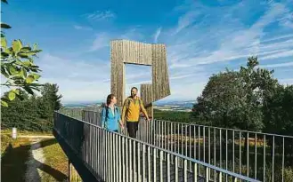  ?? Foto: Dominik Ketz/ Rheinland-Pfalz Tourismus GmbH ?? Die Windklangs­kulptur auf dem Erbeskopf.