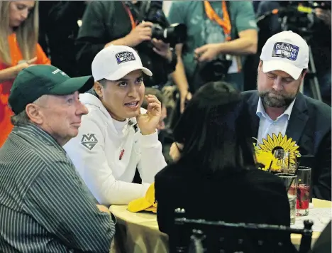  ?? GARRY JONES/THE ASSOCIATED PRESS ?? Nyquist owner J. Paul Reddam, jockey Mario Gutierrez, centre, and trainer Doug O’Neill discuss the horse’s post position for the Preakness Stakes at Pimlico Race Course in Baltimore.