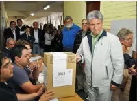  ??  ?? EN LAS URNAS. El ex gobernador sacó 20 mil votos más que Alberto y 50 mil más que Adolfo en el 2015.