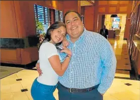  ?? Fotos: Archivo / EXTRA ?? Jorge Luis Flores Lema fue
asesinado en abril pasado. En esta foto junto
a la sospechosa.