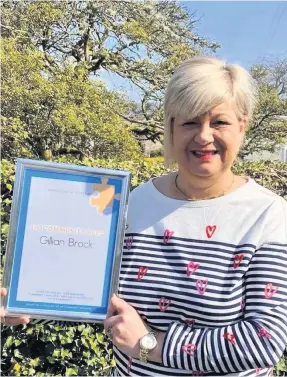  ??  ?? Recognitio­n Comrie Community Council’s Gillian Brock, pictured with her award