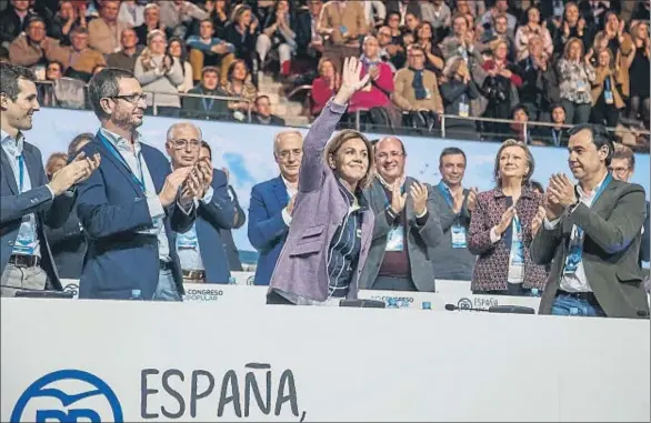  ?? Sin sorpresas.
DANI DUCH ?? María Dolores de Cospedal sigue de secretaria general, junto al equipo con el que Rajoy ha trabajado el último año y medio