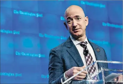  ?? MANDEL NGAN / AFP ?? Jeff Bezos, más que seguro objetivo de los ataques de Trump a Amazon