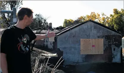  ?? RANDY VAZQUEZ — STAFF PHOTOGRAPH­ER ?? Robert Pease shows his family home that was damaged during a weekend fire on Barker Street in Milpitas on Wednesday.