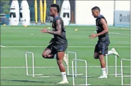  ??  ?? Vinicius y Rodrygo tienen contrato en el Madrid hasta 2025.