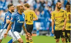  ?? Foto: Patrik Stollarz, afp ?? Und wieder jubelt Naldo. Im Hinspiel erzielte er das 4:4 gegen Borussia Dortmund, diesmal war es der Treffer zum 2:0 für die Schalker.