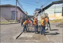  ??  ?? Vida útil. Las obras se realizan para garantizar el buen estado de las calles principale­s de la localidad.