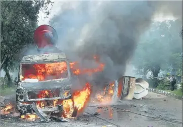  ?? HT FILE ?? Vans on fire following Dera Sacha Sauda chief Gurmeet Ram Rahim’s conviction in Panchkula.